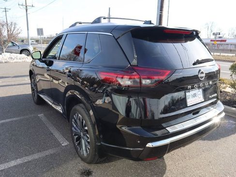 Certified 2025 Nissan Rogue Platinum FWD image 8