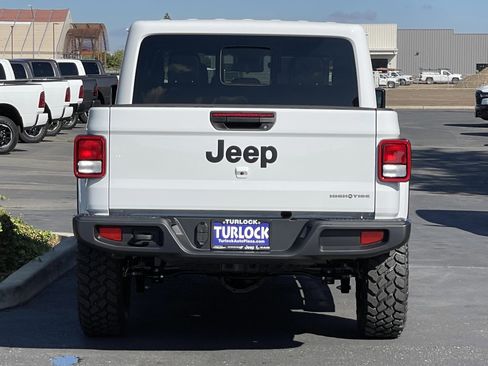 New 2025 Jeep Gladiator Sport image 9