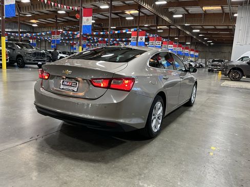 Used 2023 Chevrolet Malibu LT w/ Driver Confidence Package FWD image 5