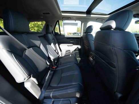 New 2025 Honda Pilot Touring image 25
