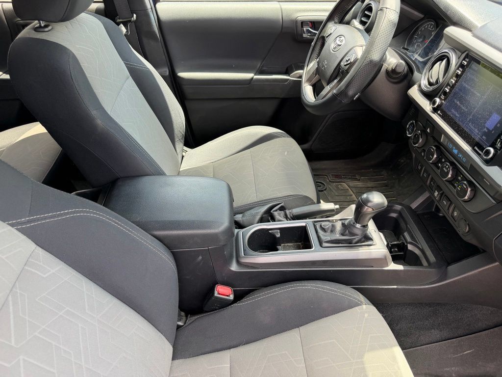 Used 2022 Toyota Tacoma TRD Off-Road w/ Technology Package AWD/4WD image 15