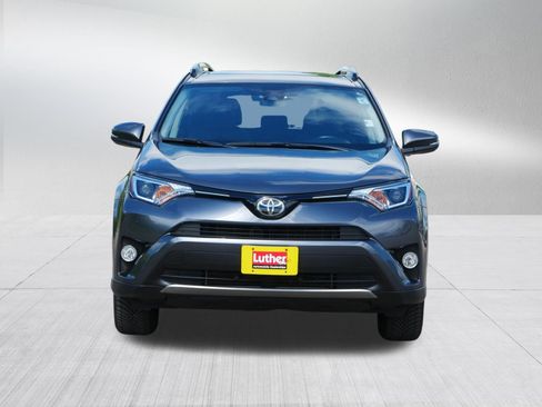 Used 2018 Toyota RAV4 XLE AWD/4WD image 2