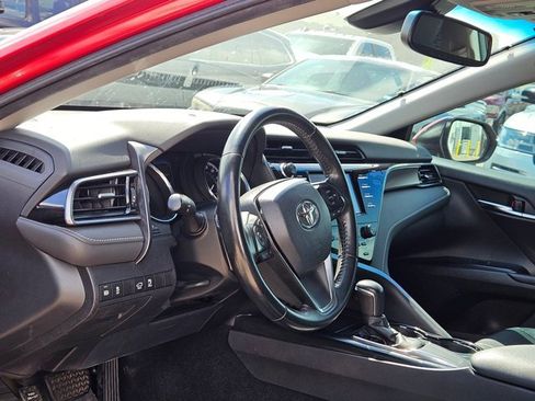 Used 2019 Toyota Camry SE w/ Convenience Package image 10