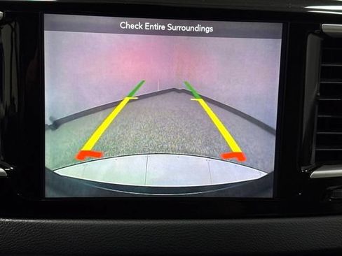 Used 2018 Chrysler Pacifica Touring Plus FWD image 3