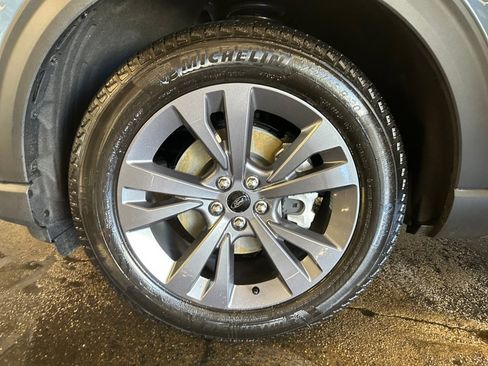 Used 2025 Ford Explorer Active w/ Active Comfort Package image 31