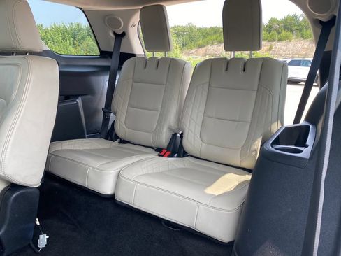 Used 2018 Ford Explorer Platinum AWD/4WD image 34