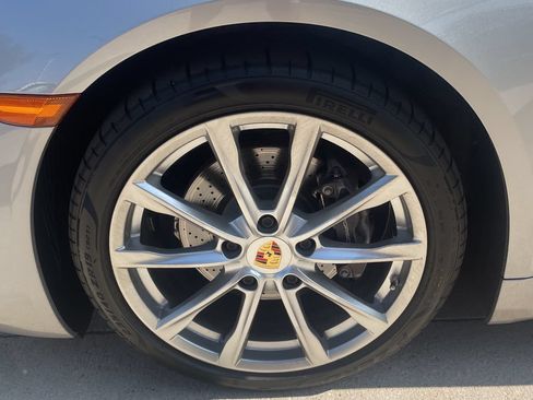 Used 2018 Porsche 718 Cayman RWD image 9