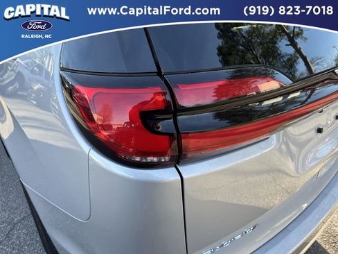 Used 2024 Chrysler Pacifica Touring-L image 15