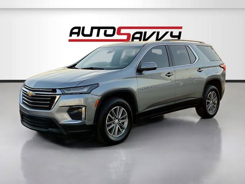 Used 2023 Chevrolet Traverse LT image 3