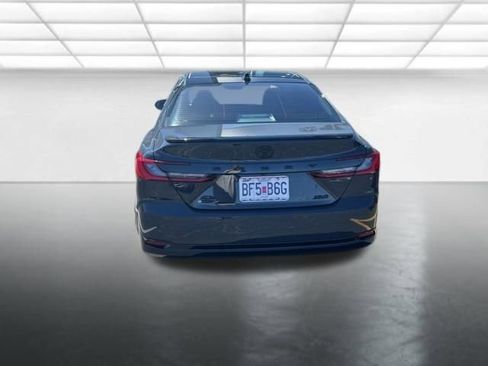 Used 2025 Toyota Camry XLE w/ Premium Plus Package image 5