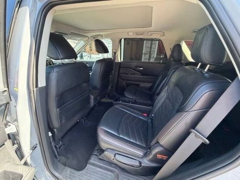 Used 2023 Nissan Pathfinder Platinum w/ Lighting Package (N93) AWD/4WD image 17
