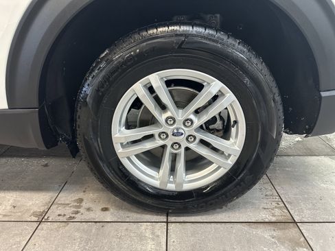 Used 2023 Ford Explorer XLT w/ Equipment Group 202A image 8