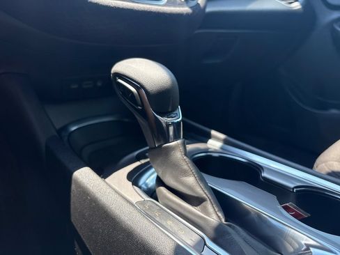 Used 2024 Chevrolet Malibu LT FWD image 16