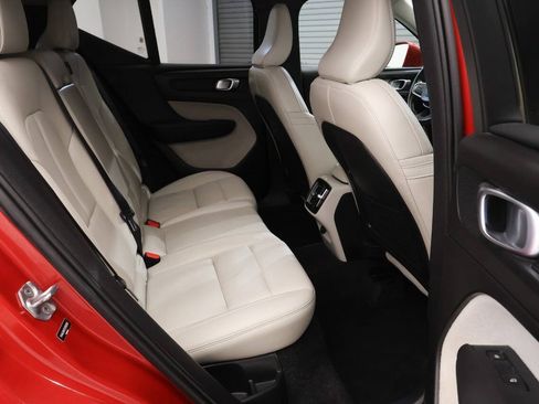 Used 2019 Volvo XC40 T4 Momentum FWD image 18