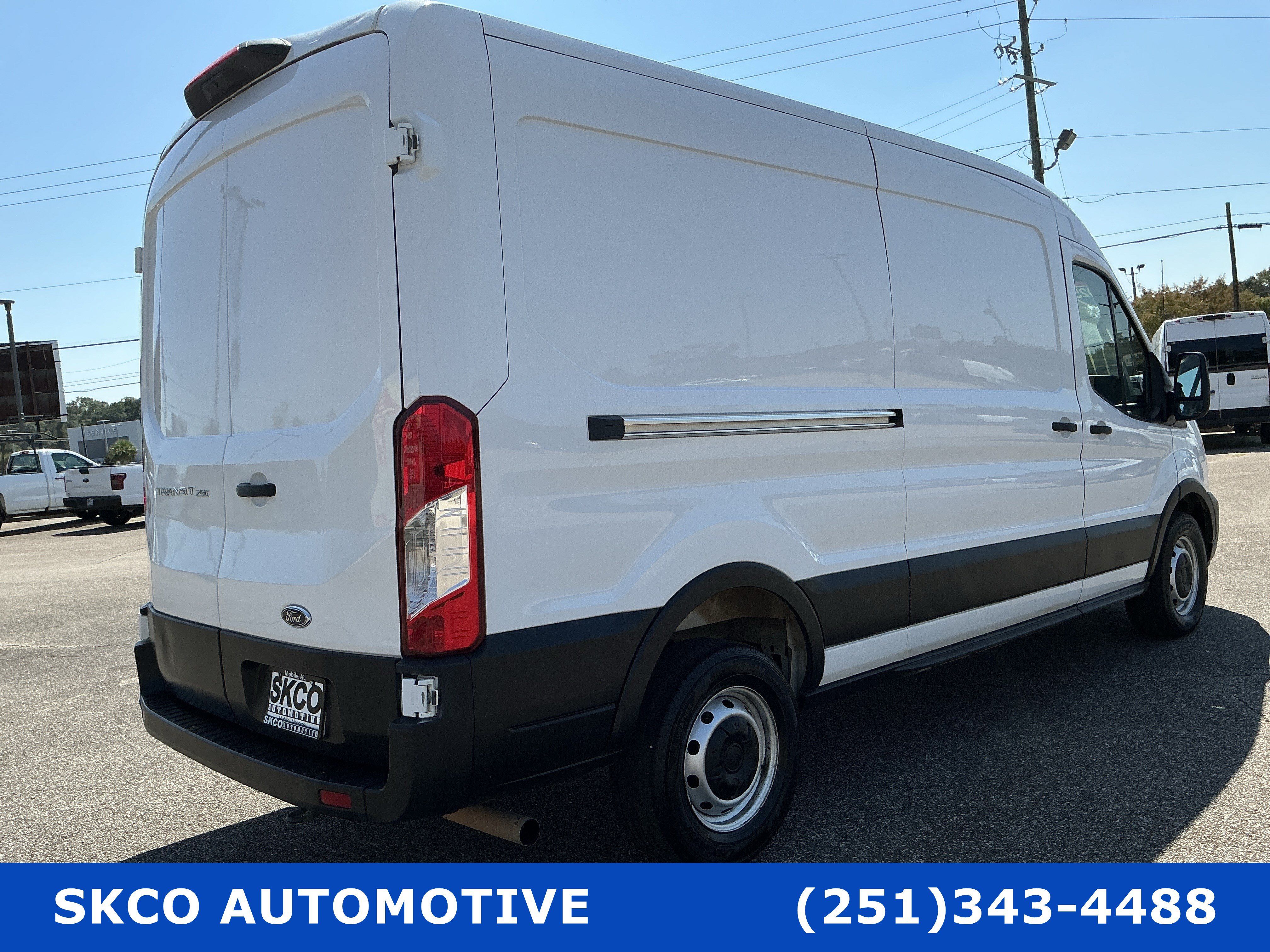 Used 2025 Ford Transit 250 148 Medium Roof RWD image 5