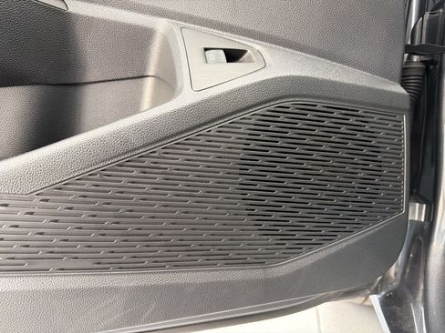Used 2025 Volkswagen Jetta SE w/ Sunroof Package FWD image 25