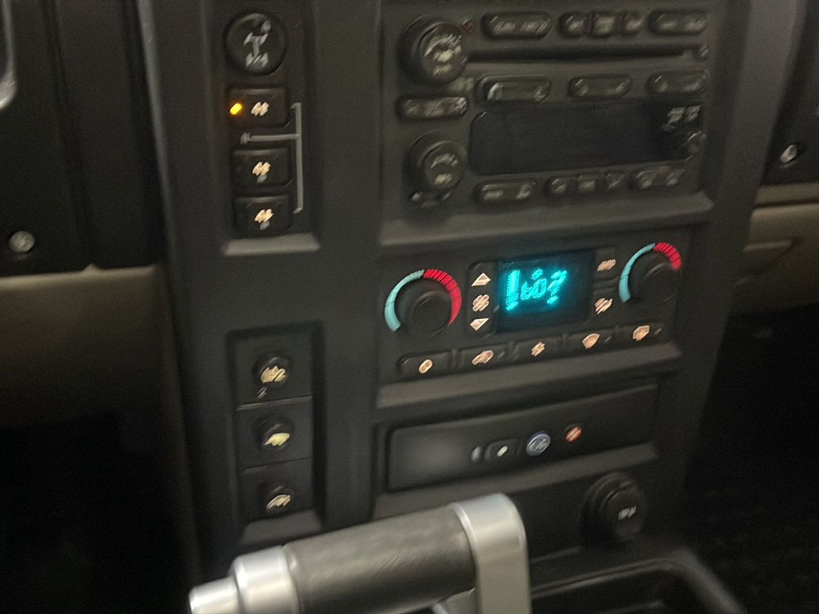 Used 2005 HUMMER H2 SUT w/ Preferred Equipment Group AWD/4WD image 9