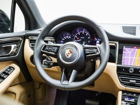 Certified 2026 Porsche Macan AWD/4WD image 23
