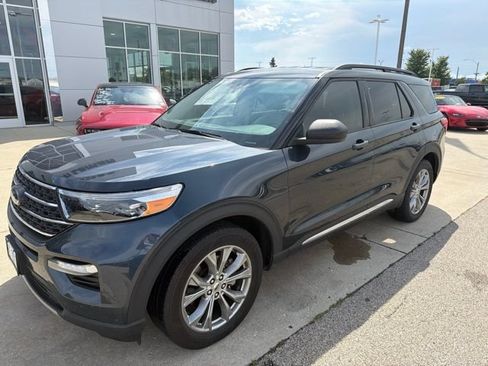 Used 2022 Ford Explorer XLT w/ Equipment Group 202A RWD image 2