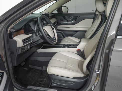 Used 2025 Lincoln Corsair Grand Touring w/ Jet Appearance Package image 14