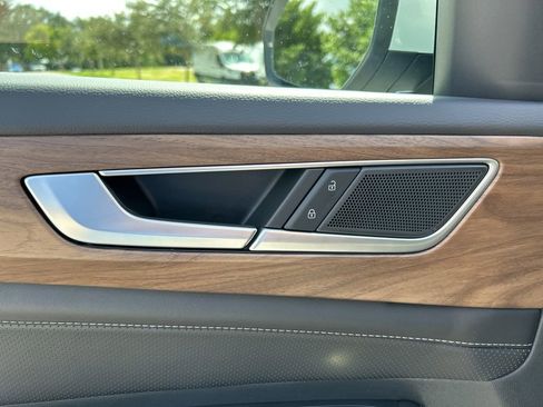 New 2026 Volkswagen Atlas SE image 12