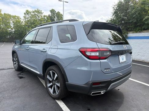 Used 2025 Honda Pilot Touring image 3