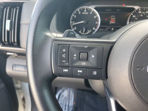 Used 2024 Nissan Pathfinder S image 20