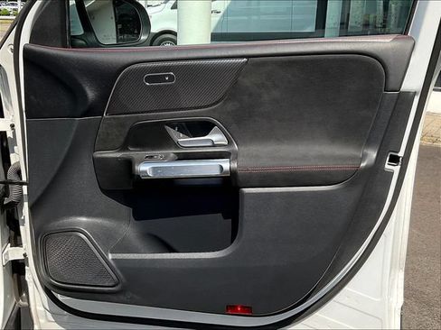 Used 2022 Mercedes-Benz GLB 250 4MATIC image 30