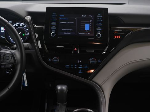 Used 2023 Toyota Camry SE image 15