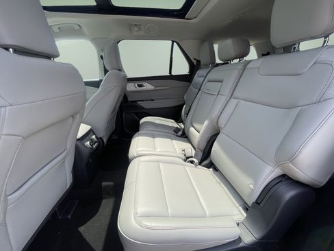 Used 2025 Ford Explorer Active w/ Active Comfort Package AWD/4WD image 14