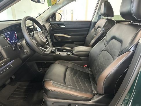 Used 2024 Nissan Pathfinder Platinum w/ Cargo Package AWD/4WD image 28