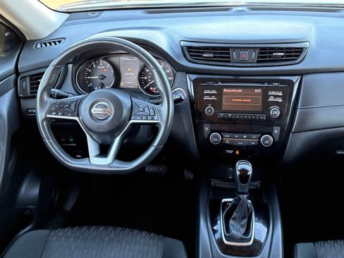 Used 2017 Nissan Rogue SV image 14