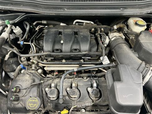 Used 2018 Ford Explorer XLT w/ Equipment Group 202A image 24