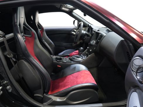 Used 2018 Nissan 370Z NISMO RWD image 29