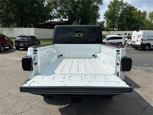 Used 2021 Jeep Gladiator Willys image 9