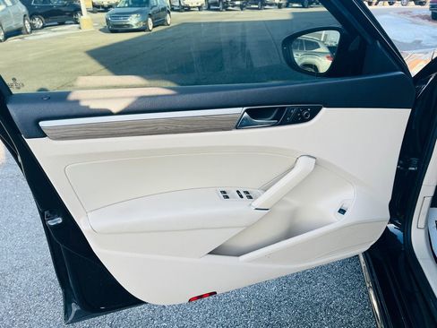 Used 2017 Volkswagen Passat 1.8T SE image 14