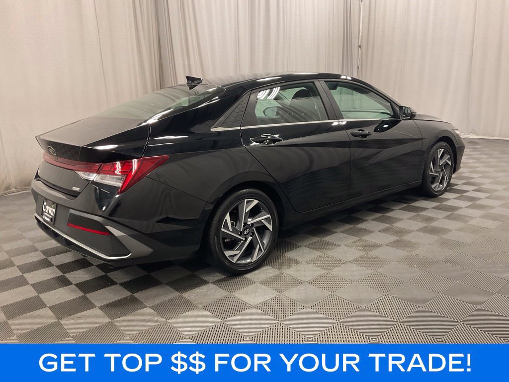 Used 2025 Hyundai Elantra Limited FWD image 3