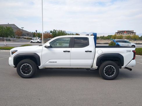Used 2026 Toyota Tacoma TRD Off-Road AWD/4WD image 6