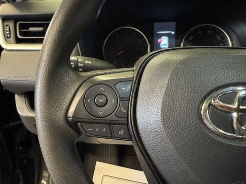 Used 2022 Toyota RAV4 LE AWD/4WD image 11