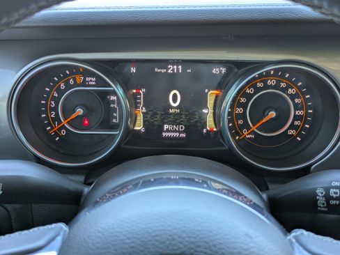 Used 2018 Jeep Wrangler Unlimited Sahara w/ Safety Group image 34