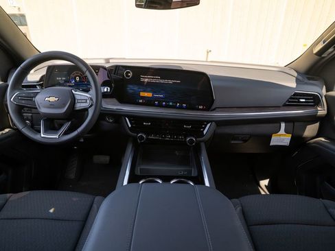 New 2025 Chevrolet Suburban LS image 10