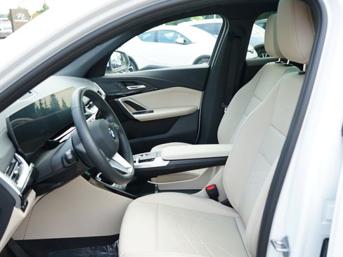 Used 2025 BMW X2 xDrive28i w/ Convenience Package image 17