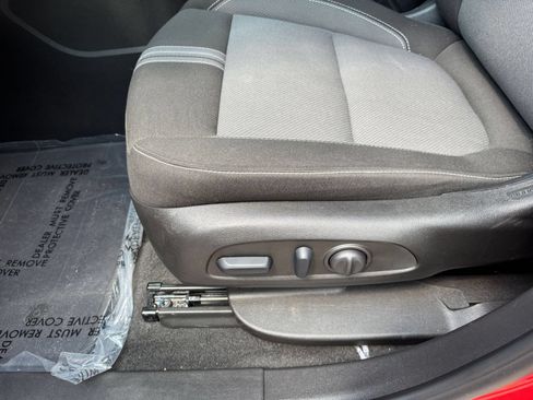Used 2025 Chevrolet Blazer LT FWD image 20