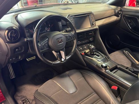 Used 2018 Nissan GT-R Premium AWD/4WD image 5