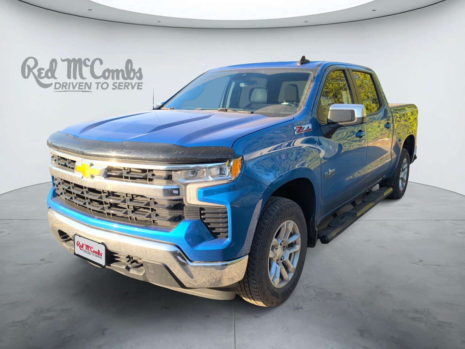 Used 2022 Chevrolet Silverado 1500 LT w/ Z71 Off-Road Package AWD/4WD image 1