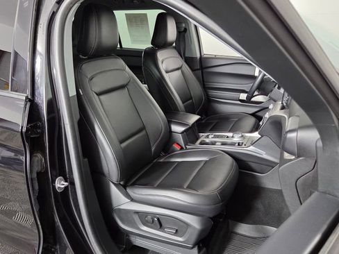 Used 2023 Ford Explorer XLT w/ Equipment Group 202A image 39