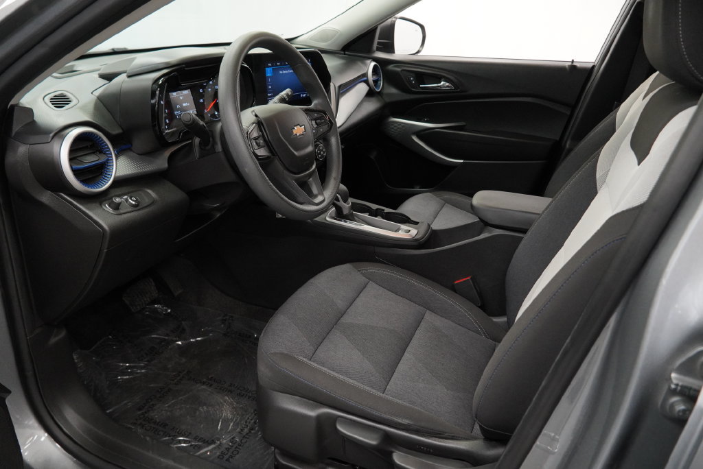 Used 2024 Chevrolet Trax LS w/ Driver Confidence Package FWD image 9