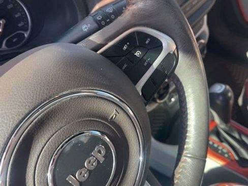 Used 2016 Jeep Renegade Limited image 10