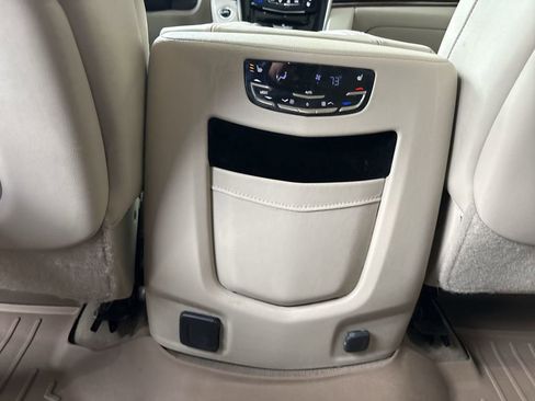 Used 2017 Cadillac Escalade ESV Luxury image 22
