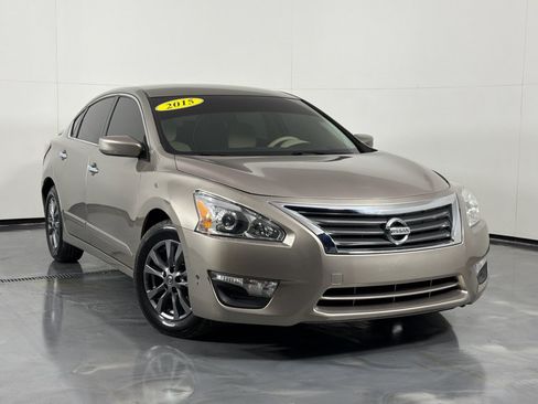 Used 2015 Nissan Altima 2.5 S w/ Special Edition Package FWD image 2